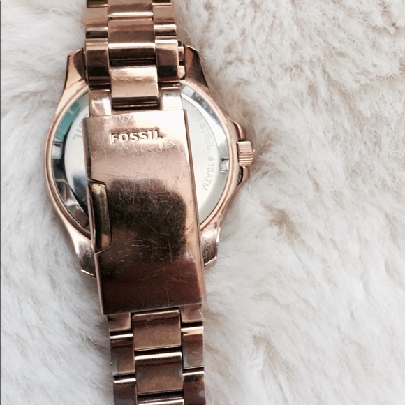 Rose-gold Fossil Watch✨ - Picture 3 of 5